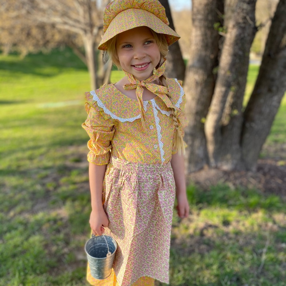 Laura Ingalls Wilder Dress with Apron and Bonnet (Prairie Dress)